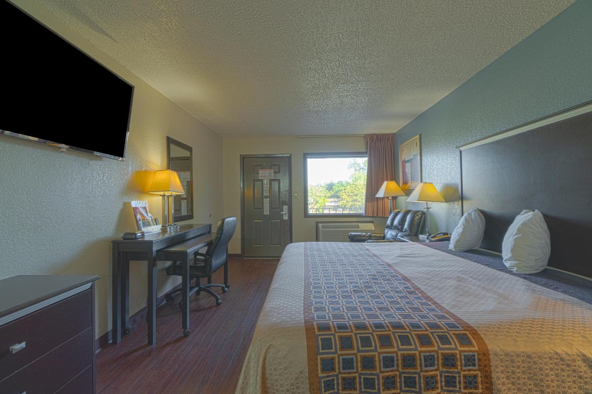 Regency Inn & Suites By Oyo Bay City Tx Exteriör bild