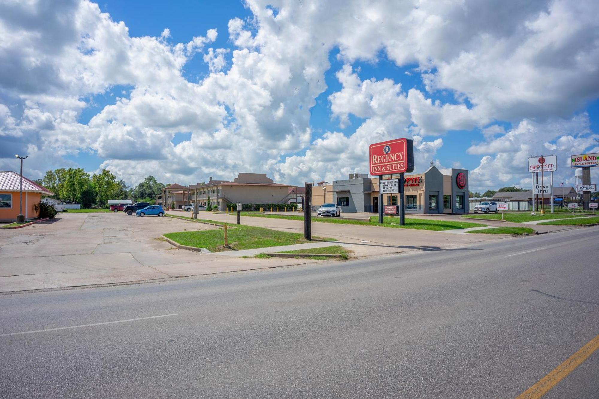 Regency Inn & Suites By Oyo Bay City Tx Exteriör bild