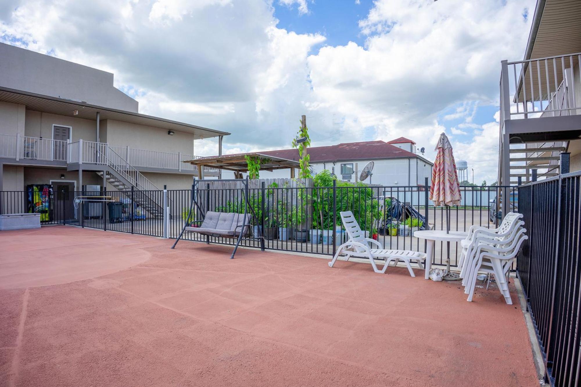 Regency Inn & Suites By Oyo Bay City Tx Exteriör bild