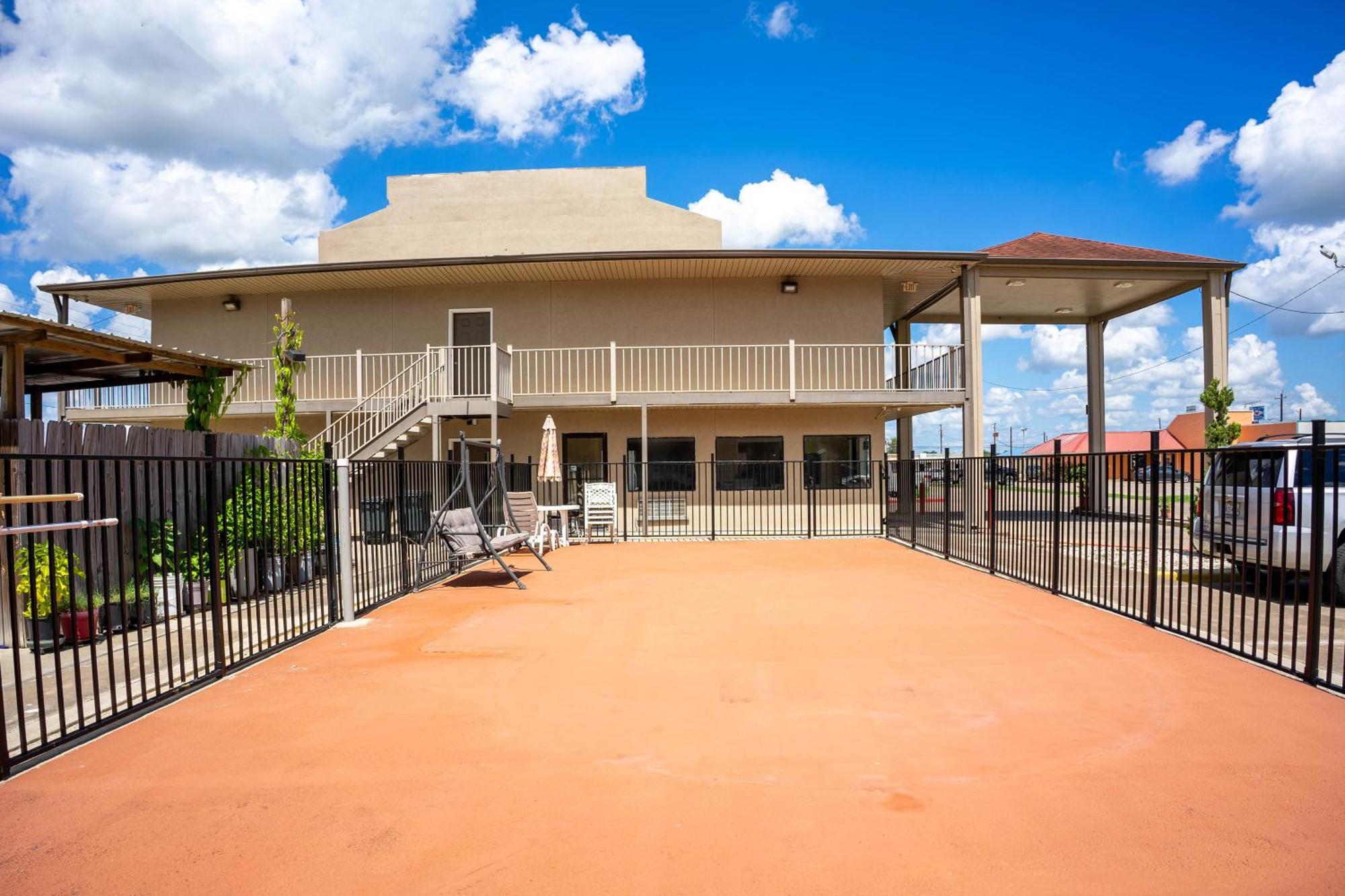 Regency Inn & Suites By Oyo Bay City Tx Exteriör bild