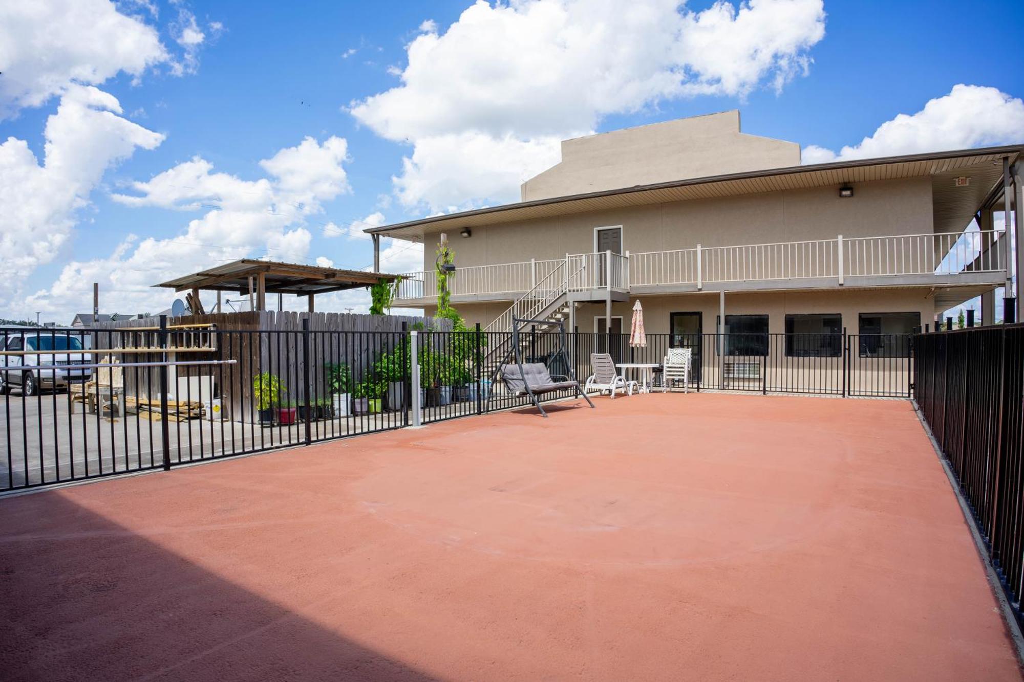 Regency Inn & Suites By Oyo Bay City Tx Exteriör bild