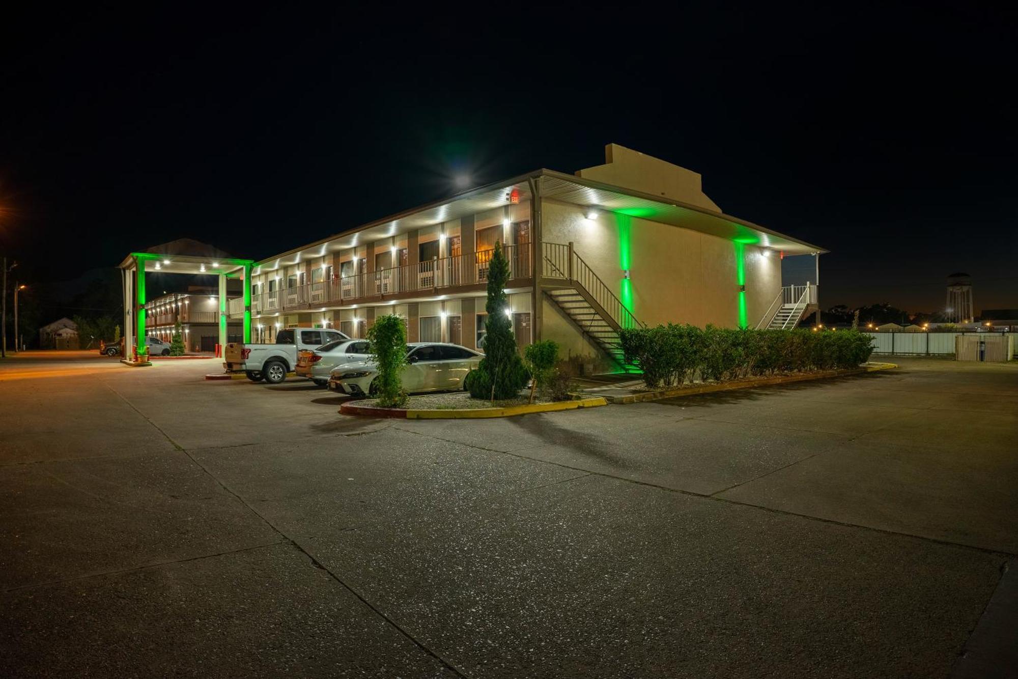 Regency Inn & Suites By Oyo Bay City Tx Exteriör bild