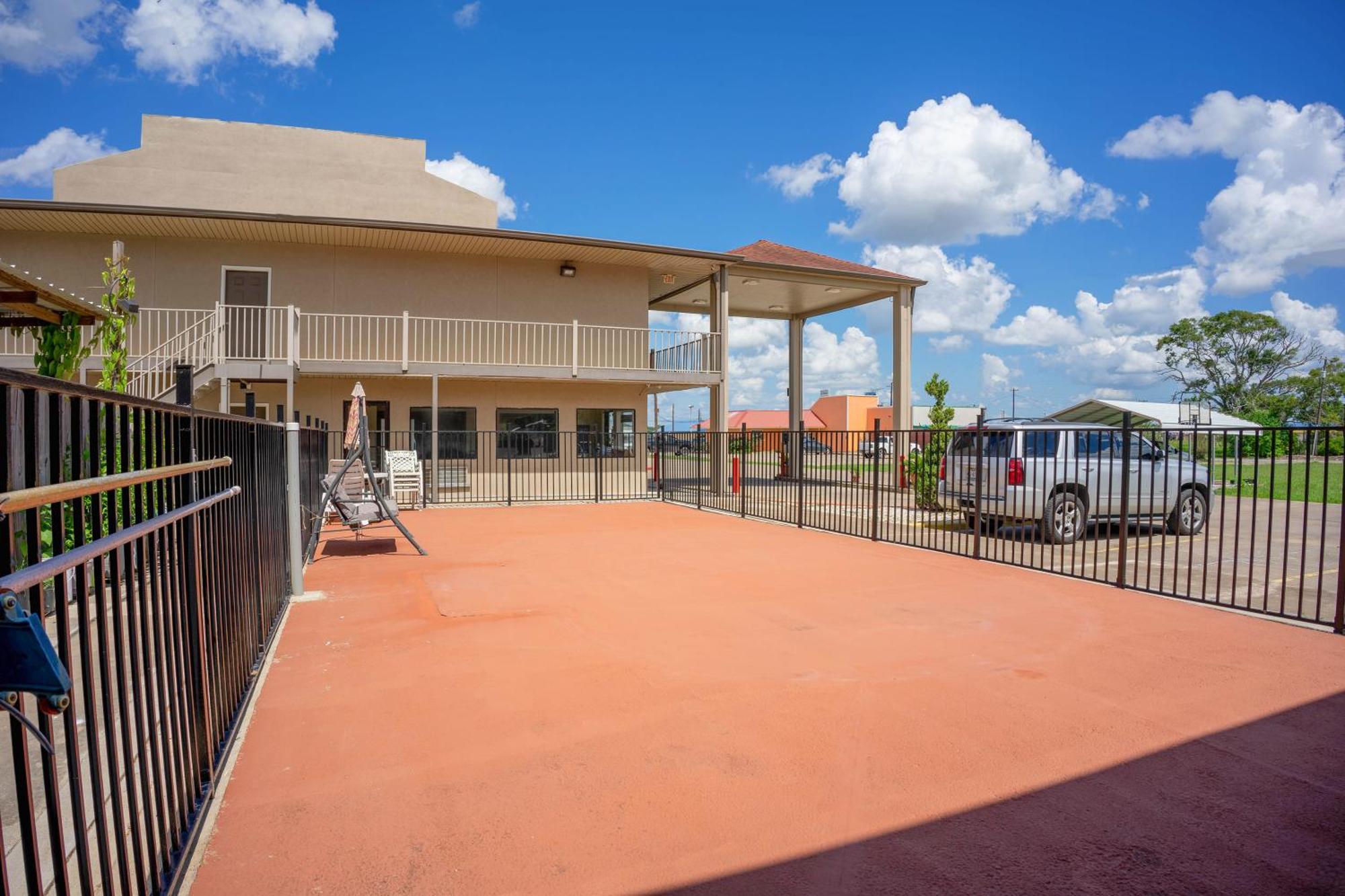 Regency Inn & Suites By Oyo Bay City Tx Exteriör bild