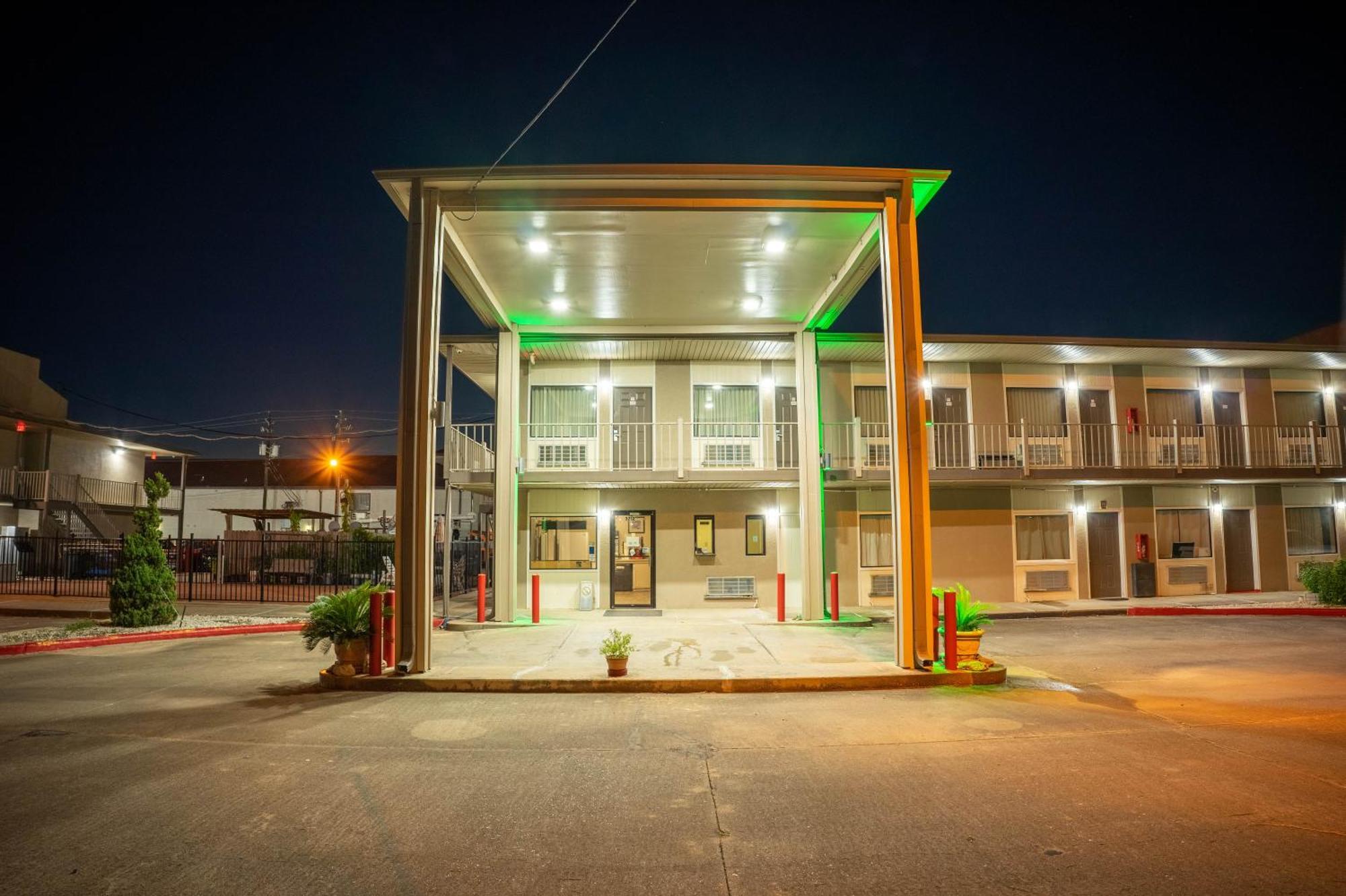 Regency Inn & Suites By Oyo Bay City Tx Exteriör bild