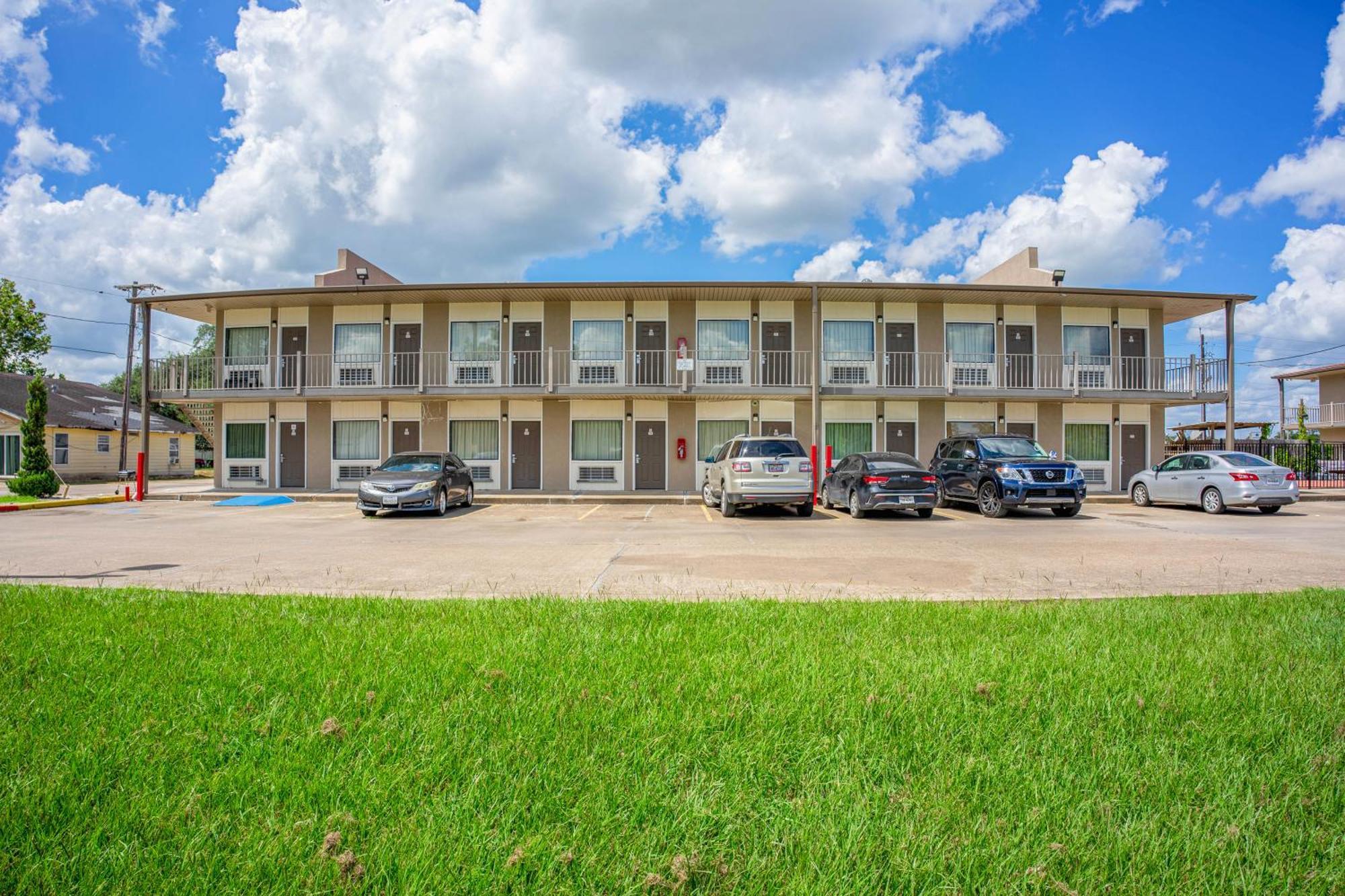 Regency Inn & Suites By Oyo Bay City Tx Exteriör bild