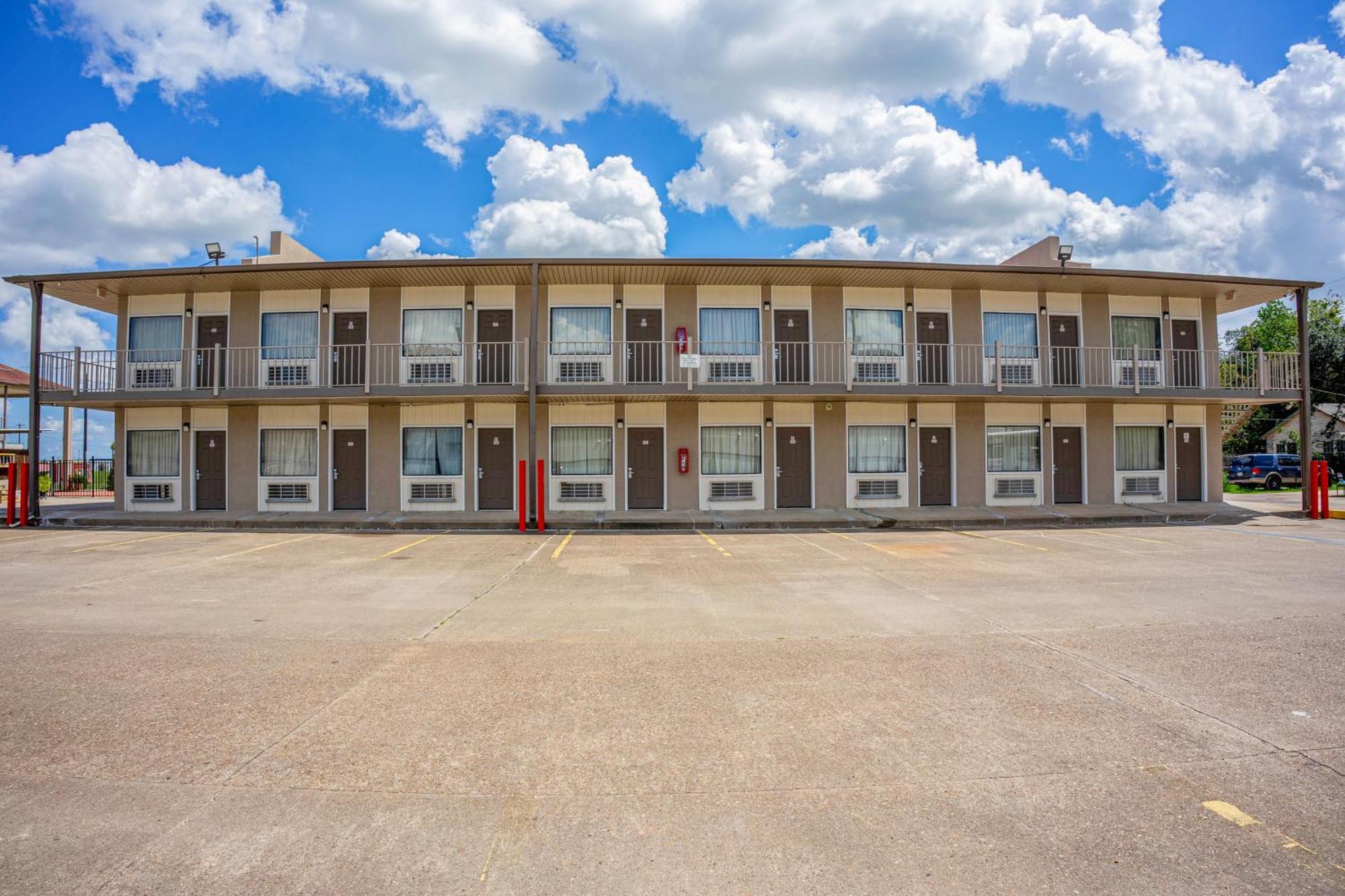 Regency Inn & Suites By Oyo Bay City Tx Exteriör bild